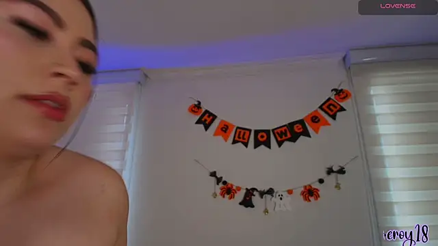 Snapshot of venusleroy_ chatting on October 7, 9:12 pm venusleroy online show from October 7, 9:12 pm