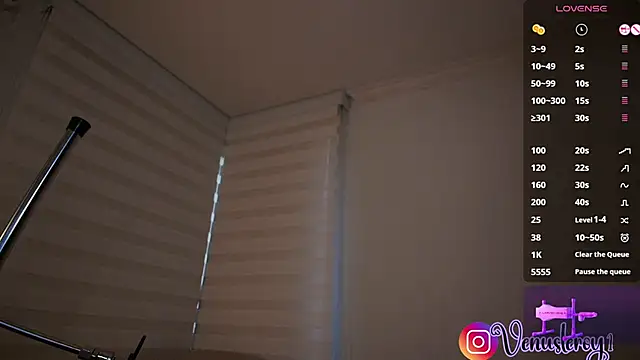 Snapshot of venusleroy_ chatting on November 15, 9:54 pm venusleroy online show from November 15, 9:54 pm