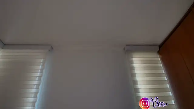 Snapshot of venusleroy_ chatting on November 23, 9:03 pm venusleroy online show from November 23, 9:03 pm