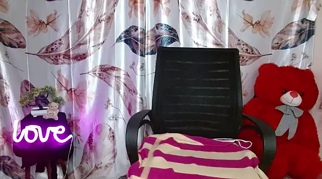 Snapshot of Naughty_Ayesha1 chatting on January 4, 3:29 am Naughty Ayesha1 online show from January 4, 3:29 am