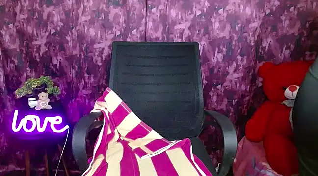 Snapshot of Naughty_Ayesha1 chatting on January 19, 6:09 am Naughty Ayesha1 online show from January 19, 6:09 am