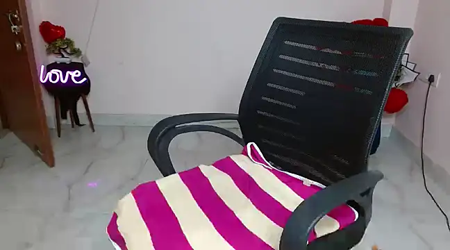 Snapshot of Naughty_Ayesha1 chatting on February 13, 7:24 am Naughty Ayesha1 online show from February 13, 7:24 am