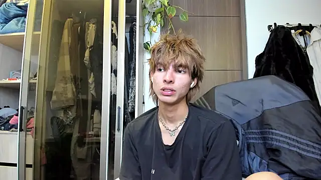 santy-kitty online show from February 16, 7:26 am