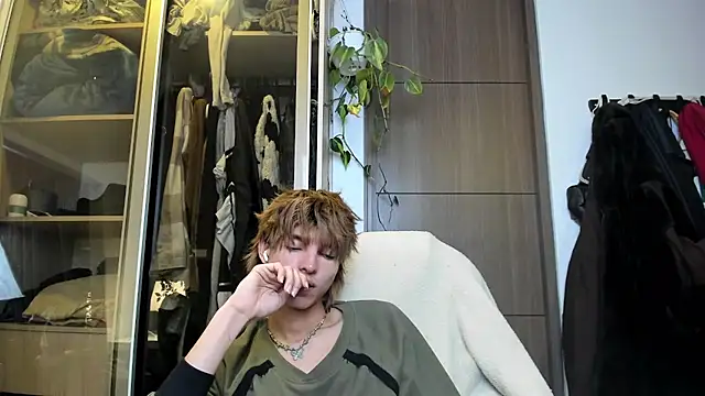 santy-kitty online show from February 19, 3:17 am