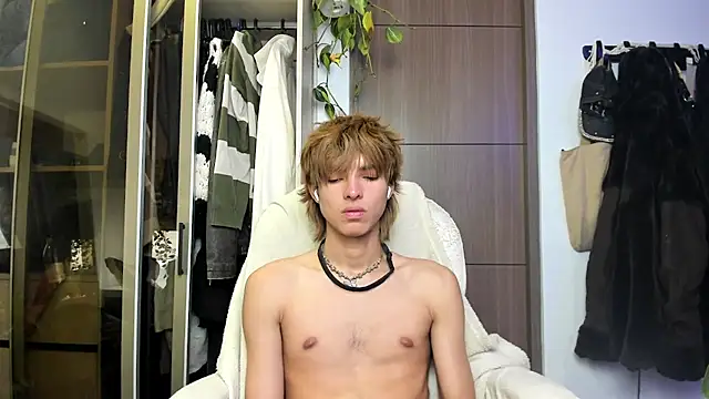 santy-kitty online show from February 27, 6:50 am