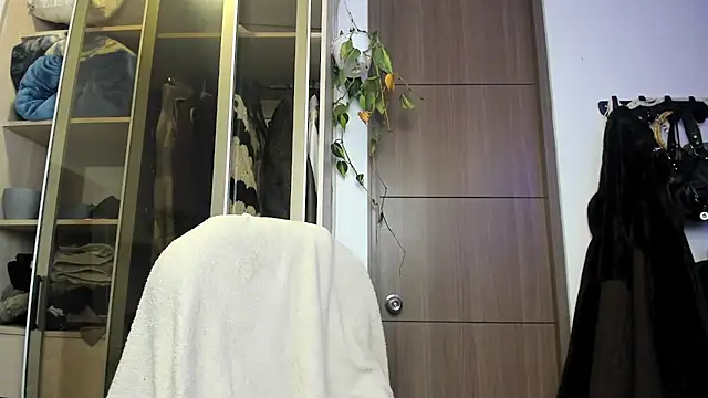 santy-kitty online show from March 4, 5:53 am