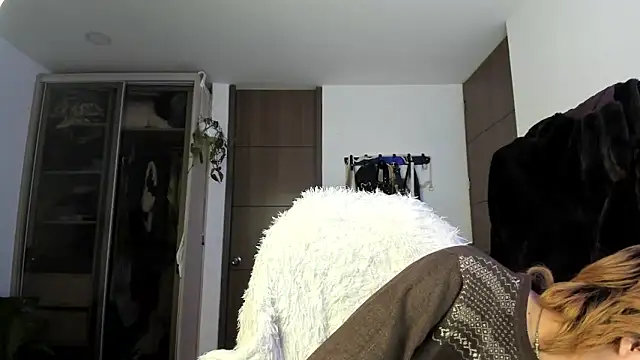 santy-kitty online show from March 15, 6:03 am