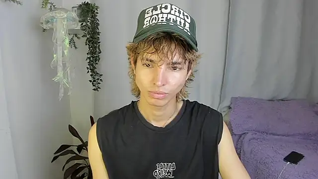 santy-kitty online show from October 15, 1:06 am