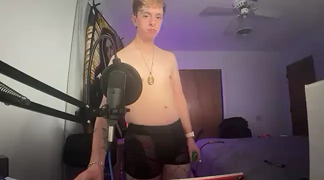 Snapshot of twentywithafelonyy chatting on December 14, 9:29 am twentywithafelonyy online show from December 14, 9:29 am