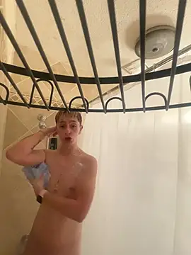 Snapshot of twentywithafelonyy chatting on January 22, 3:20 am twentywithafelonyy online show from January 22, 3:20 am