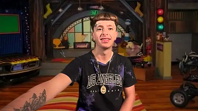 Snapshot of twentywithafelonyy chatting on September 22, 1:18 am twentywithafelonyy online show from September 22, 1:18 am