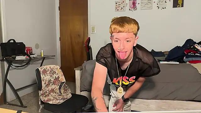 Snapshot of twentywithafelonyy chatting on November 4, 2:10 am twentywithafelonyy online show from November 4, 2:10 am