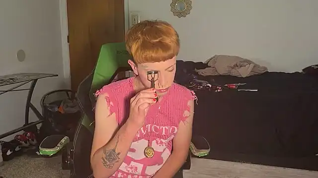 Snapshot of twentywithafelonyy chatting on November 21, 8:46 am twentywithafelonyy online show from November 21, 8:46 am