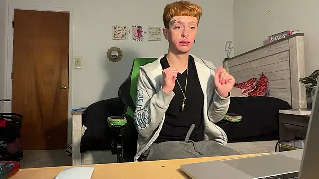 Snapshot of twentywithafelonyy chatting on November 24, 3:45 pm twentywithafelonyy online show from November 24, 3:45 pm