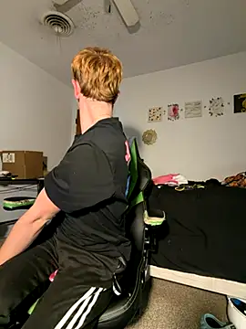 Snapshot of twentywithafelonyy chatting on December 5, 11:19 am twentywithafelonyy online show from December 5, 11:19 am