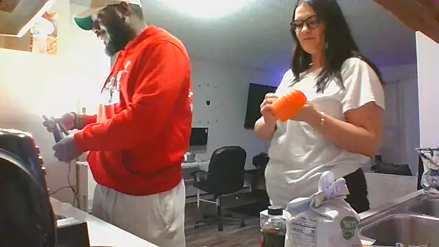 Stayinalive1992 online show from December 31, 4:06 am