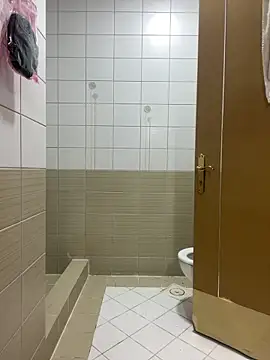 Snapshot of Layla-daloua chatting on December 14, 10:36 pm Layla-daloua online show from December 14, 10:36 pm