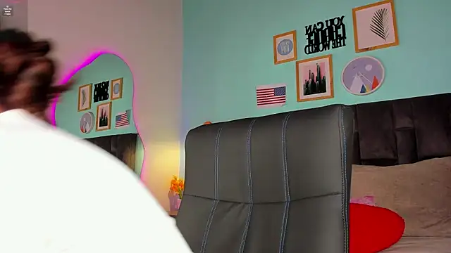 Snapshot of ParisFox_ chatting on January 17, 7:49 pm ParisFox online show from January 17, 7:49 pm