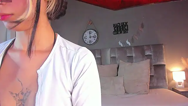 Snapshot of ParisFox_ chatting on February 10, 7:38 pm ParisFox online show from February 10, 7:38 pm