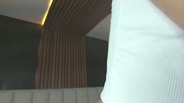 Snapshot of ParisFox_ chatting on February 21, 7:32 pm ParisFox online show from February 21, 7:32 pm