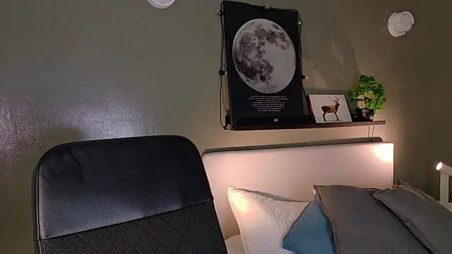 Snapshot of ParisFox_ chatting on October 21, 7:36 pm ParisFox online show from October 21, 7:36 pm