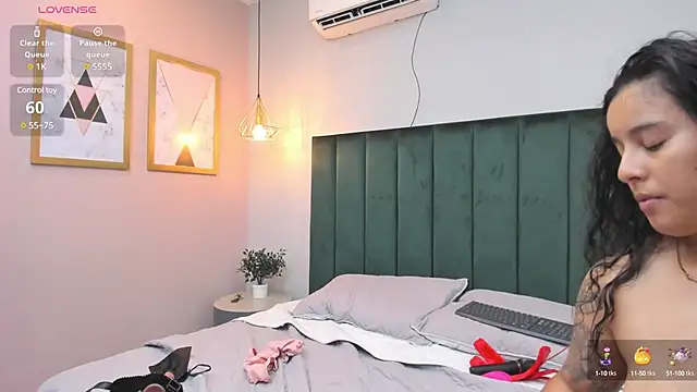 Snapshot of Dilan_y_Mia chatting on December 6, 5:11 pm Dilan y Mia online show from December 6, 5:11 pm