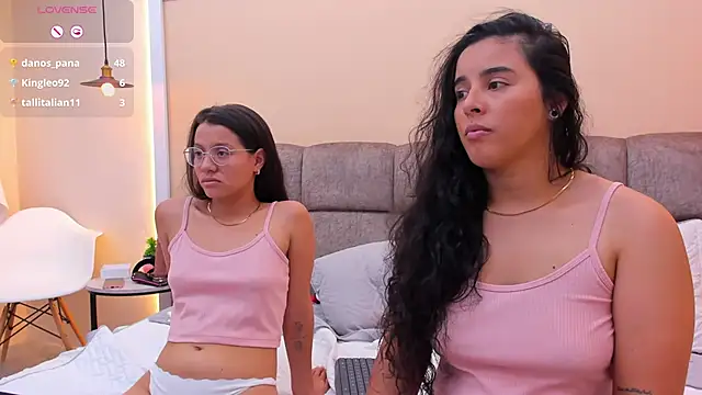 Snapshot of Dilan_y_Mia chatting on December 12, 5:15 pm Dilan y Mia online show from December 12, 5:15 pm