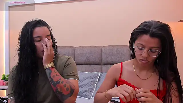 Snapshot of Dilan_y_Mia chatting on December 19, 1:51 pm Dilan y Mia online show from December 19, 1:51 pm