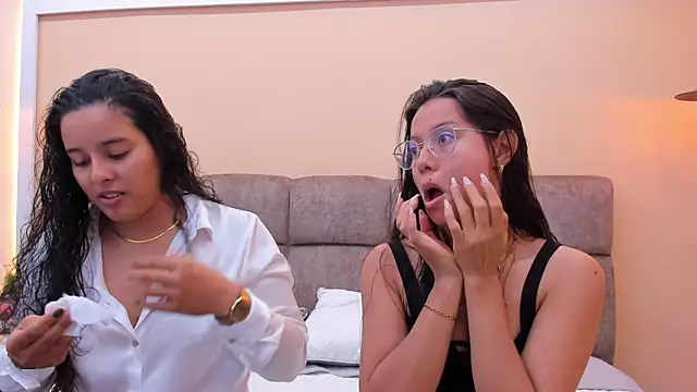 Snapshot of Dilan_y_Mia chatting on December 21, 1:10 pm Dilan y Mia online show from December 21, 1:10 pm