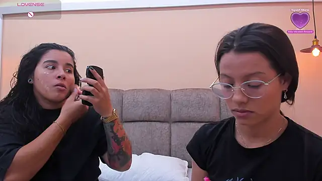 Snapshot of Dilan_y_Mia chatting on December 23, 1:56 pm Dilan y Mia online show from December 23, 1:56 pm