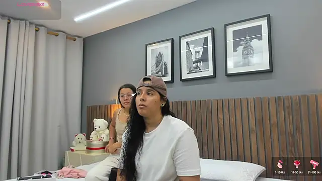 Snapshot of Dilan_y_Mia chatting on January 13, 1:28 pm Dilan y Mia online show from January 13, 1:28 pm