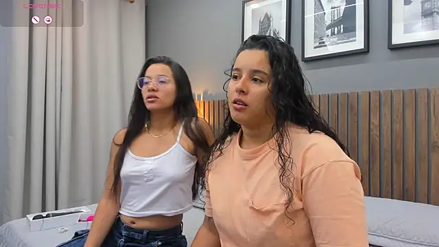 Snapshot of Dilan_y_Mia chatting on January 15, 1:20 pm Dilan y Mia online show from January 15, 1:20 pm