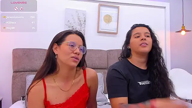 Snapshot of Dilan_y_Mia chatting on February 11, 6:01 pm Dilan y Mia online show from February 11, 6:01 pm