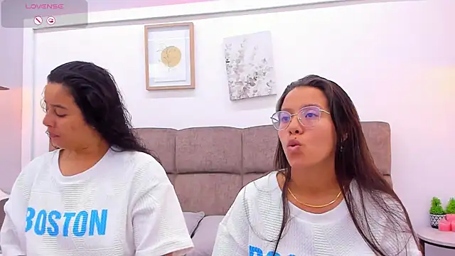 Snapshot of Dilan_y_Mia chatting on February 12, 2:54 pm Dilan y Mia online show from February 12, 2:54 pm