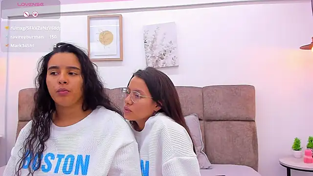 Snapshot of Dilan_y_Mia chatting on February 12, 9:01 pm Dilan y Mia online show from February 12, 9:01 pm