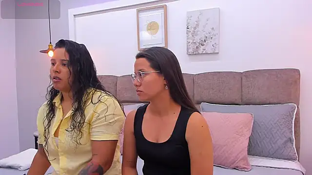 Snapshot of Dilan_y_Mia chatting on March 8, 1:14 pm Dilan y Mia online show from March 8, 1:14 pm