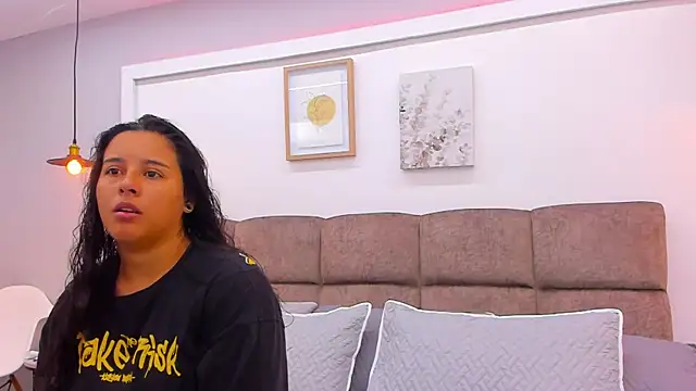 Snapshot of Dilan_y_Mia chatting on March 13, 12:35 pm Dilan y Mia online show from March 13, 12:35 pm