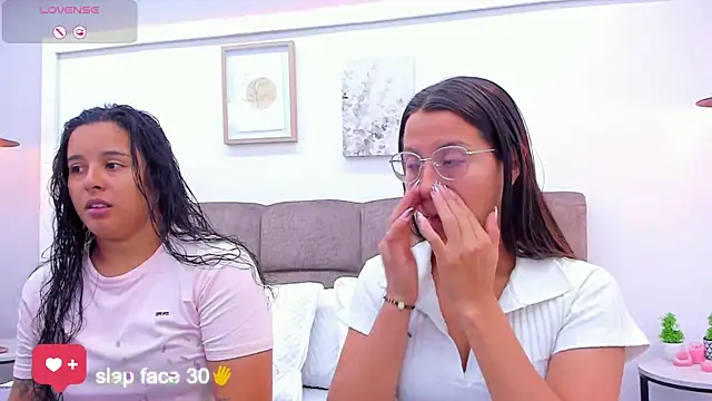 Snapshot of Dilan_y_Mia chatting on March 15, 12:34 pm Dilan y Mia online show from March 15, 12:34 pm