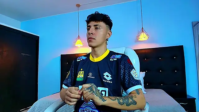 Lobo 17  online show from February 8, 7:15 am