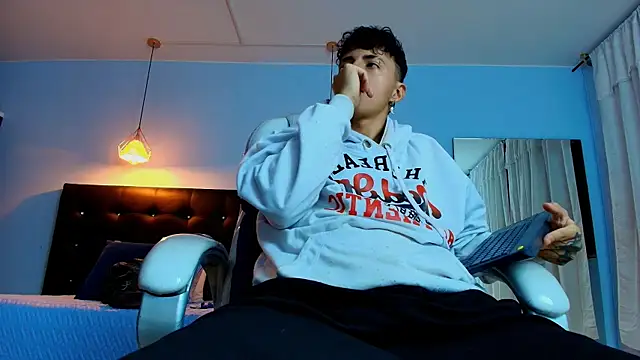 Lobo 17  online show from February 14, 8:21 am