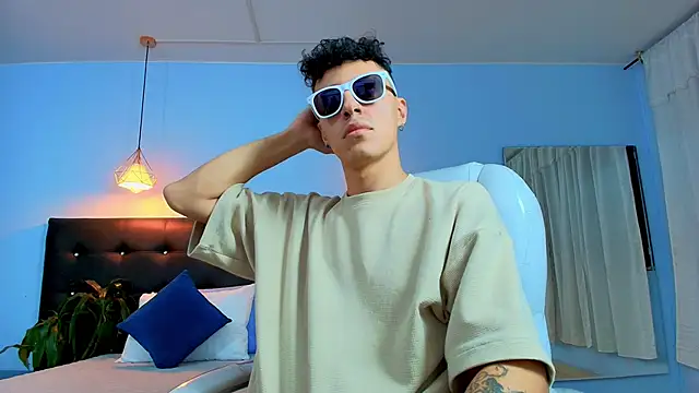 Lobo 17  online show from March 23, 8:04 am