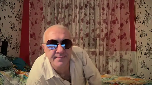 Snapshot of StellarTeam chatting on January 5, 6:24 pm StellarTeam online show from January 5, 6:24 pm