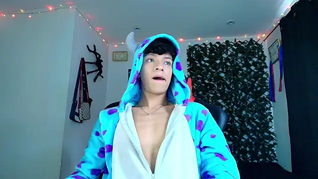 twink sebas  online show from February 3, 4:10 pm