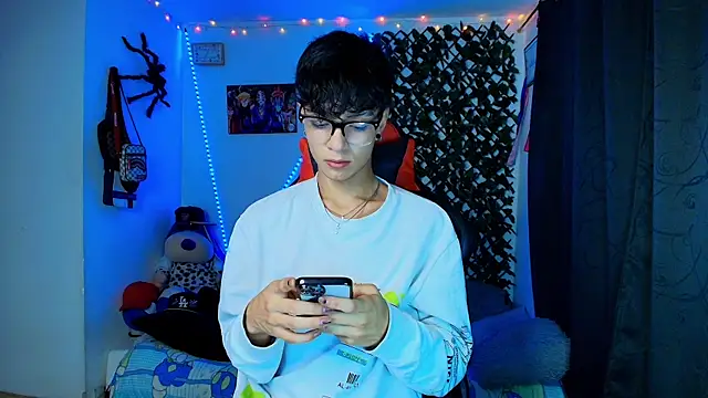 twink sebas  online show from February 16, 4:20 am