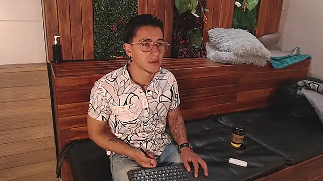 Andy Joy  online show from November 10, 11:42 am