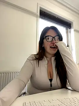 Miss Stassi online show from December 9, 9:06 am