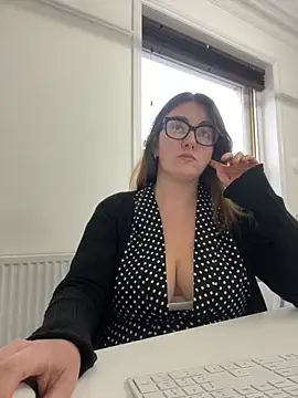 Miss Stassi online show from December 13, 1:01 pm