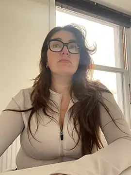 Miss Stassi online show from January 2, 9:33 am