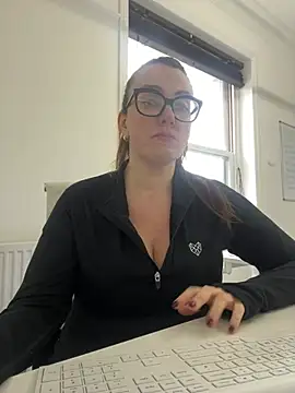 Miss Stassi online show from February 3, 9:41 am