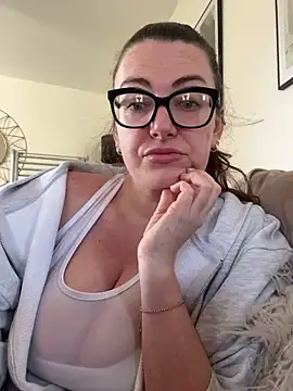 Miss Stassi online show from March 2, 9:10 am